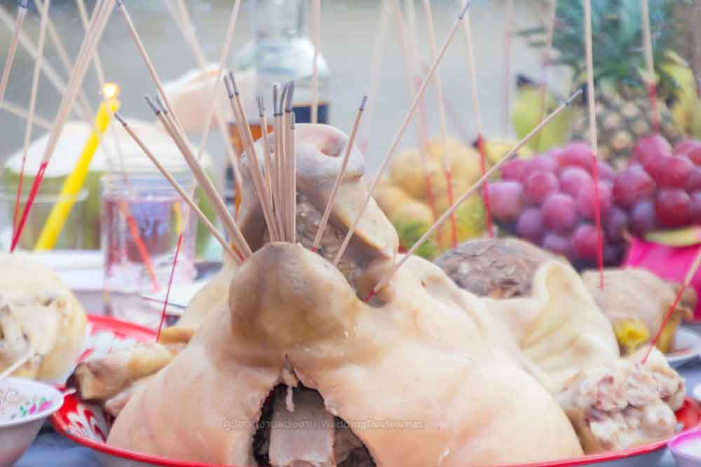 หมูนอนตอง วิธีไหว้ผี งานแต่งงาน