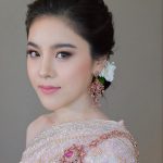 ทรงผมเจ้าสาวชุดไทย เกล้าผม แบบฟุ้ง ๆ มีกิมมิค