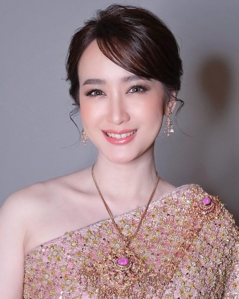 ทรง ผม เจ้าสาว หน้าม้า ชุด ไทย