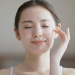 สิวผดที่หน้าผากเกิดจากอะไร รักษายังไง