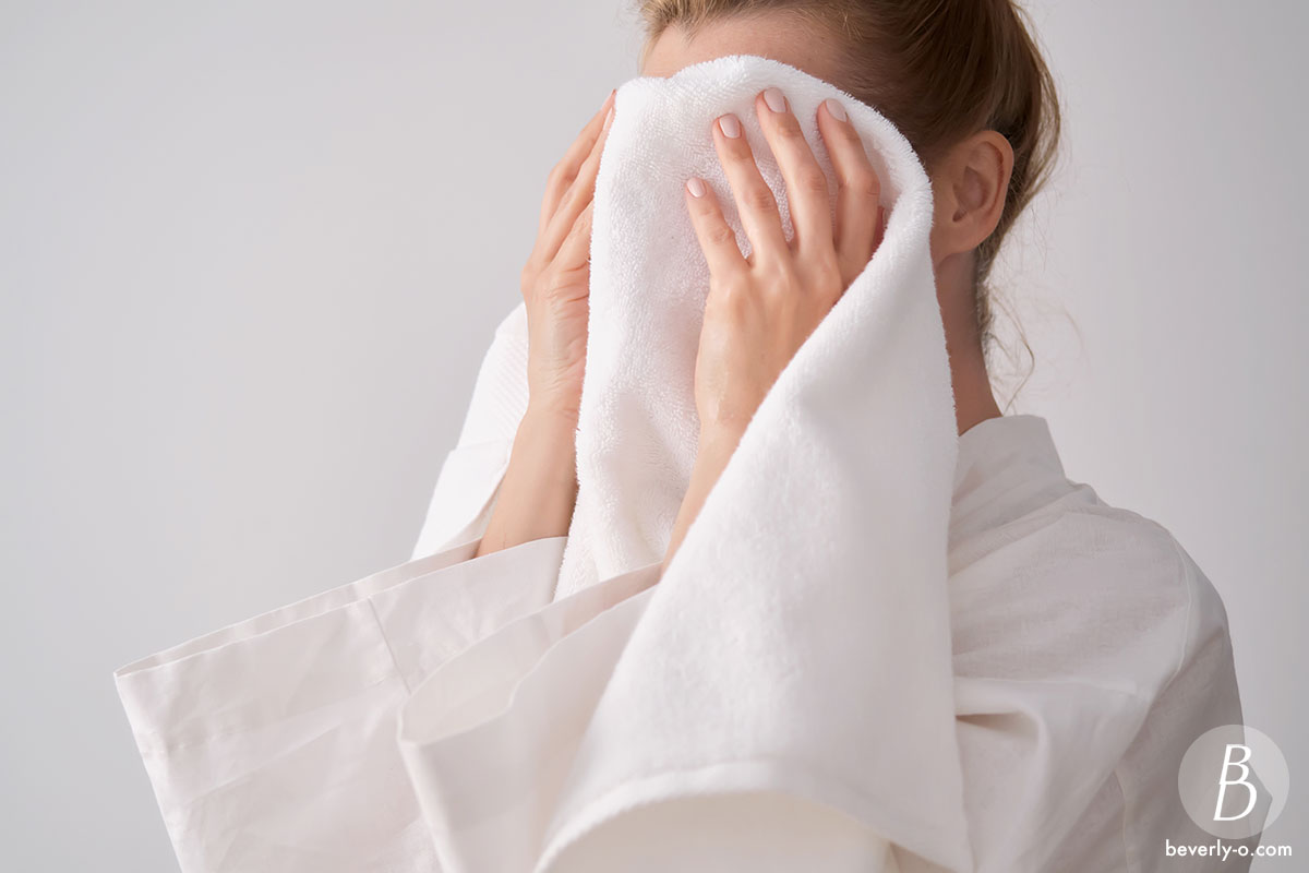 สิวผดที่หน้าผากเกิดจากอะไร รักษายังไง